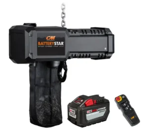 Battery-powered chain hoist with a hanging mesh bag, detachable battery pack, and remote control set on a white background.